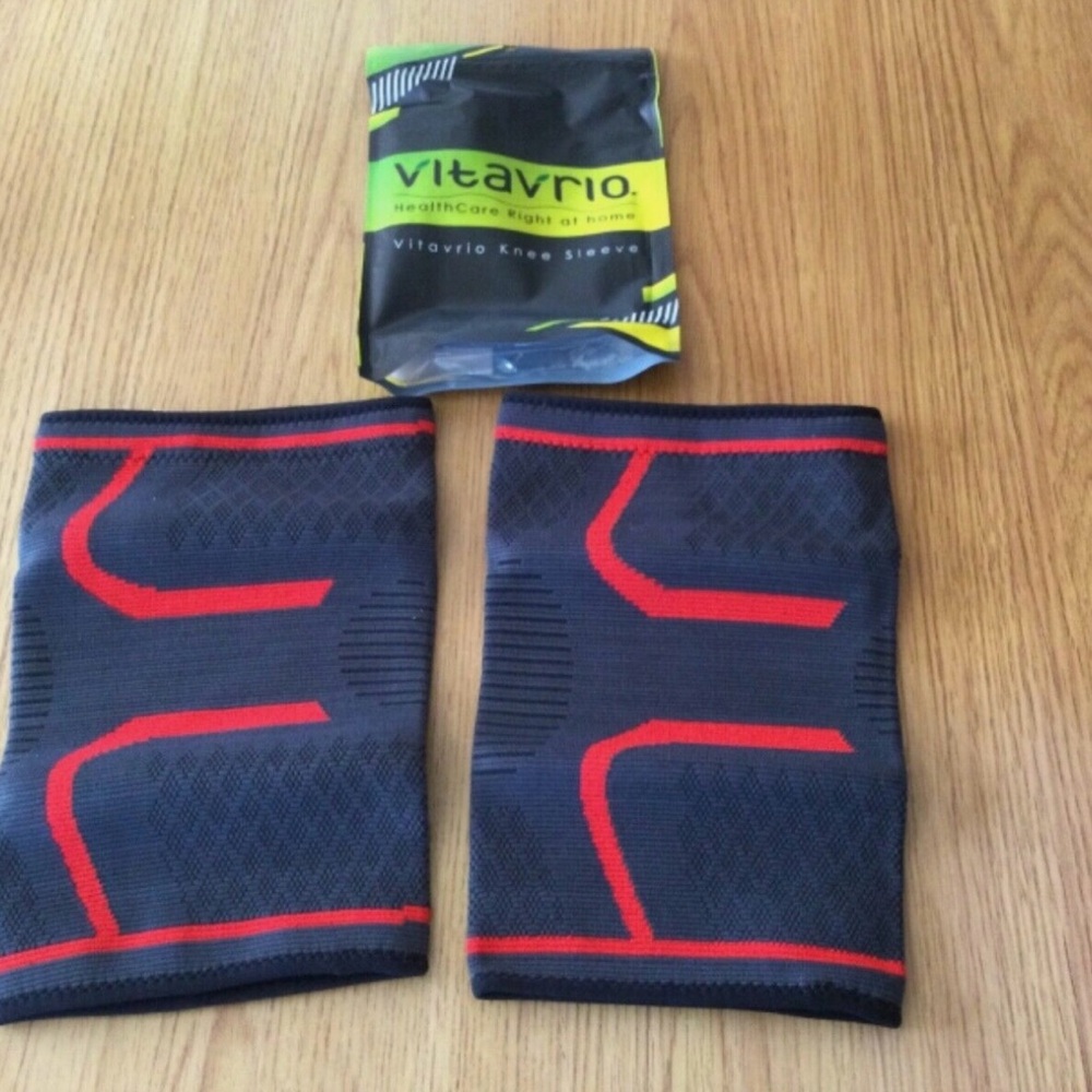 COPY - Vitavrio Fitness Compression Knee Sleeve